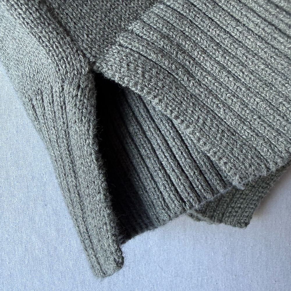 ✨2 for 1✨ Gray Cotton V-Neck Collared Sweater - Picture 6 of 6